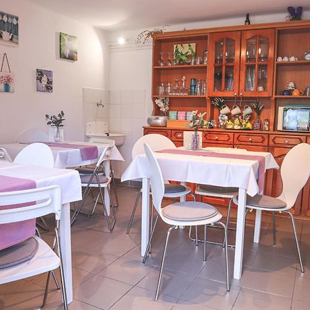 Szivarvany Panzio Szeged Bagian luar foto