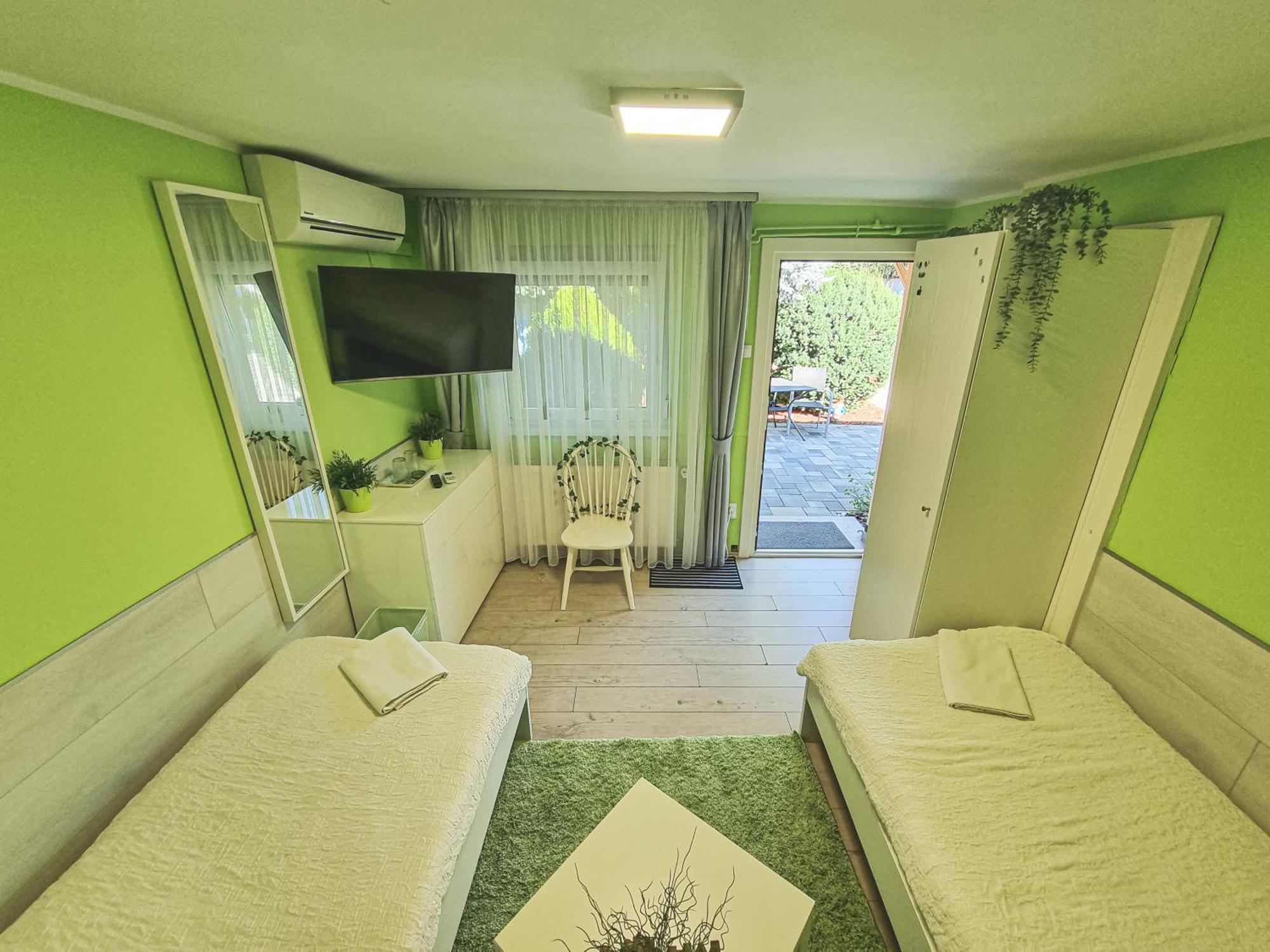 Szivarvany Panzio Szeged Bagian luar foto